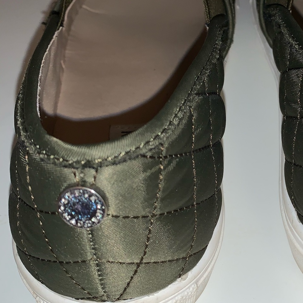Steve Madden Ecentrcq Sneaker in army green. - Picture 3 of 3